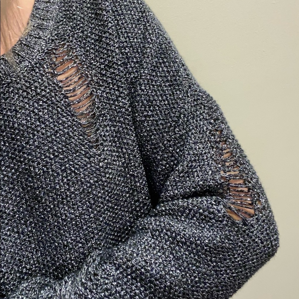 Guess Sweater. Metallic Black.